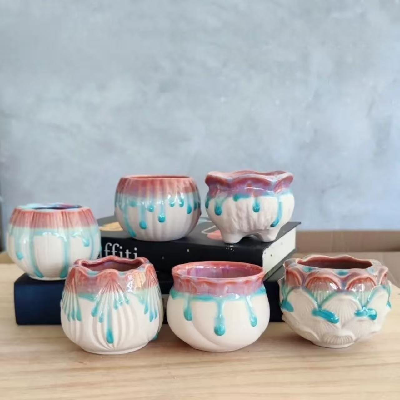 There are 13 pictures in total.For your reference.